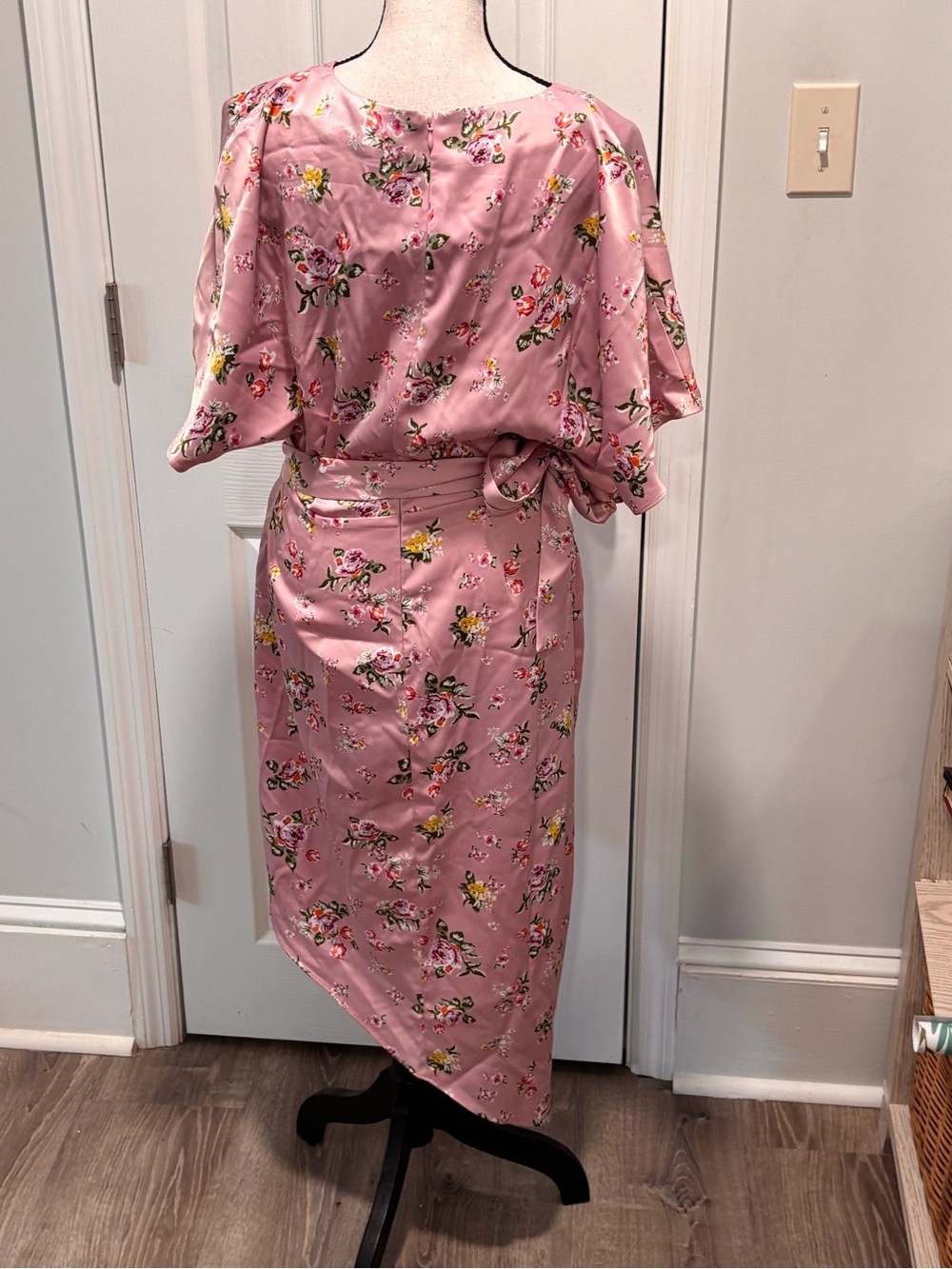 🟡Charles David Blush Pink Floral Wrap Mini Dress with Side Tie - Picture 3 of 10